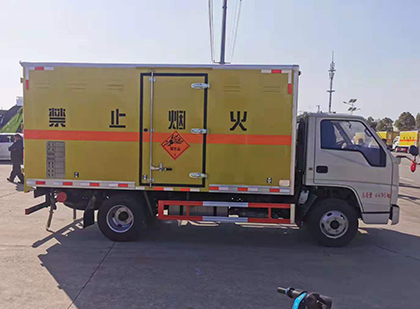 吉州爆破器材运输车工人安全操作规范与智能技术保障